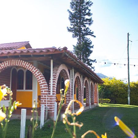 Hotel Campestre Alto Lindo En Guatape Exterior photo