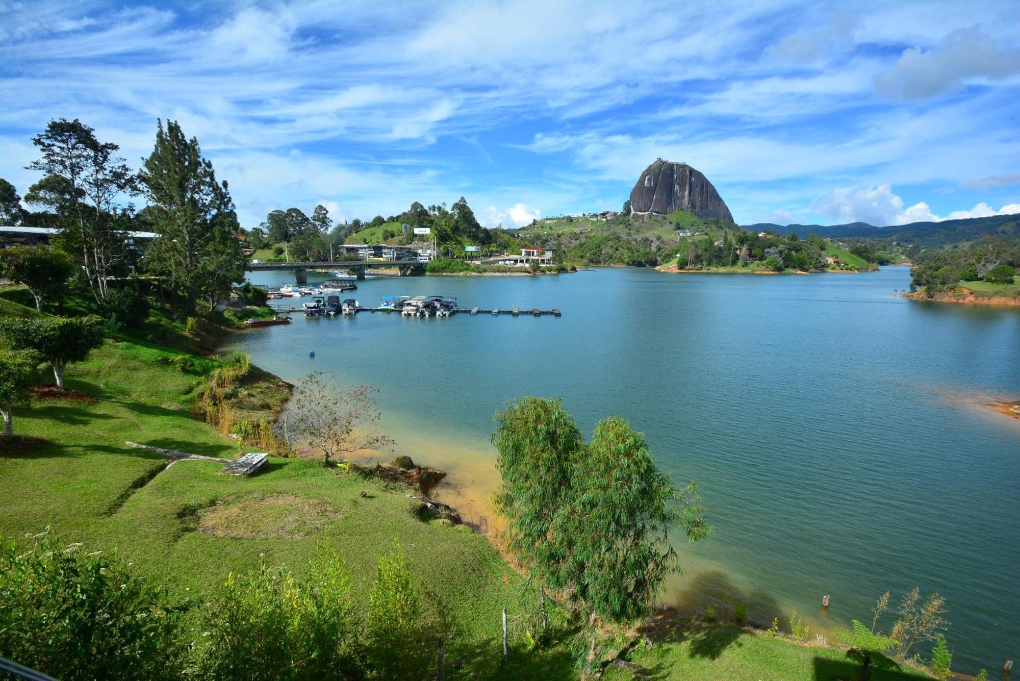 Hotel Campestre Alto Lindo En Guatape Exterior photo