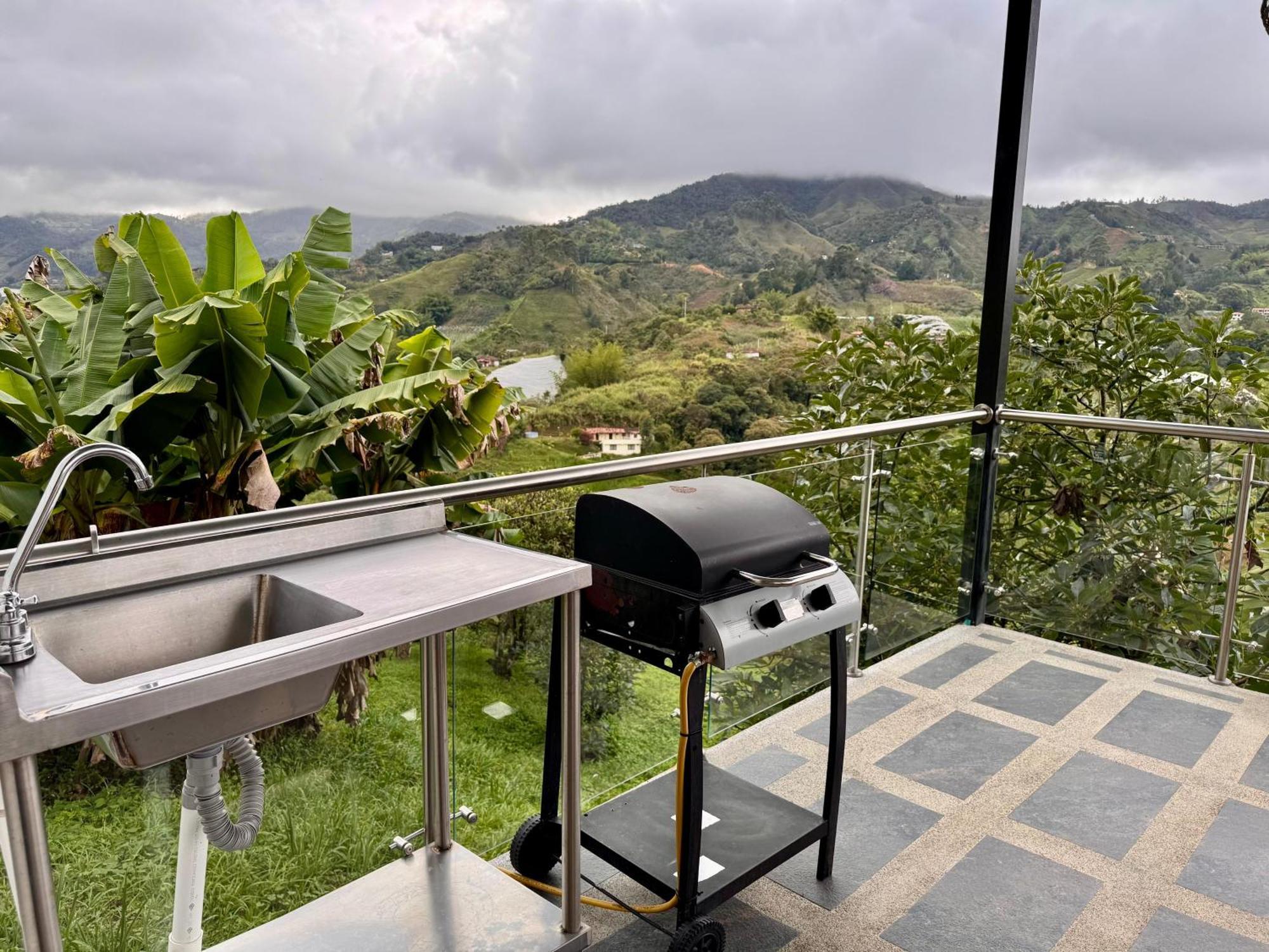 Hotel Campestre Alto Lindo En Guatape Exterior photo