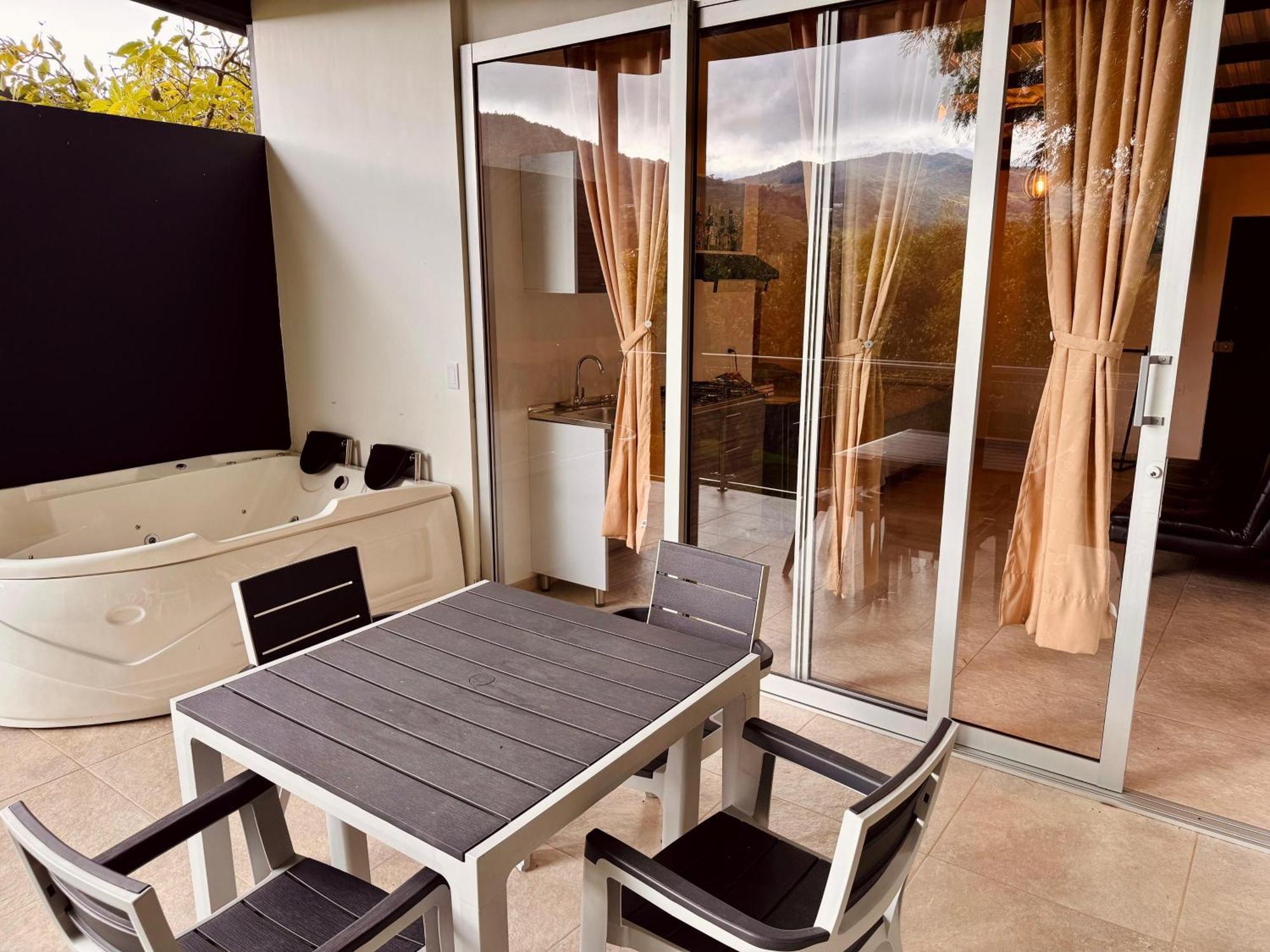 Hotel Campestre Alto Lindo En Guatape Exterior photo