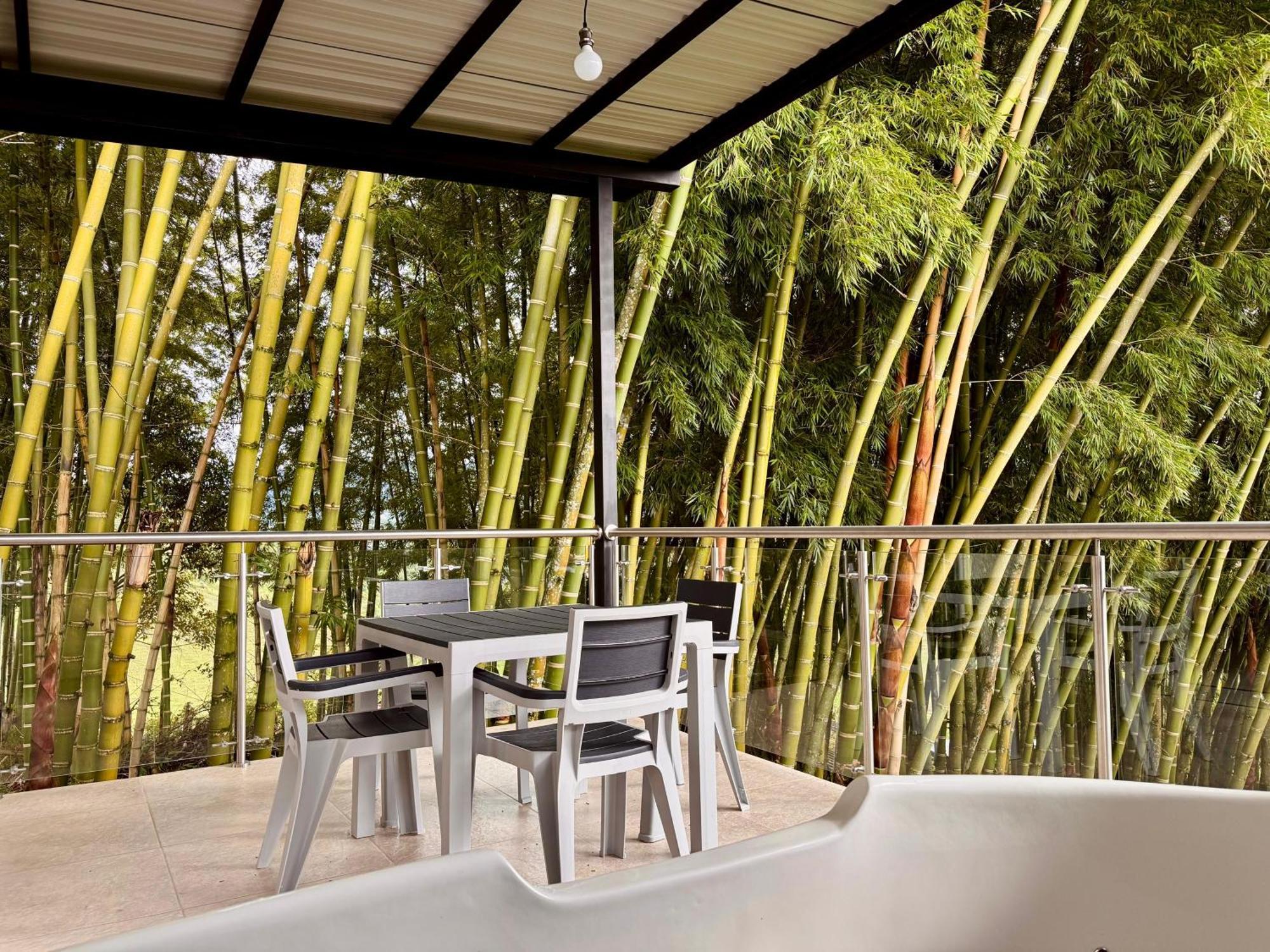 Hotel Campestre Alto Lindo En Guatape Exterior photo