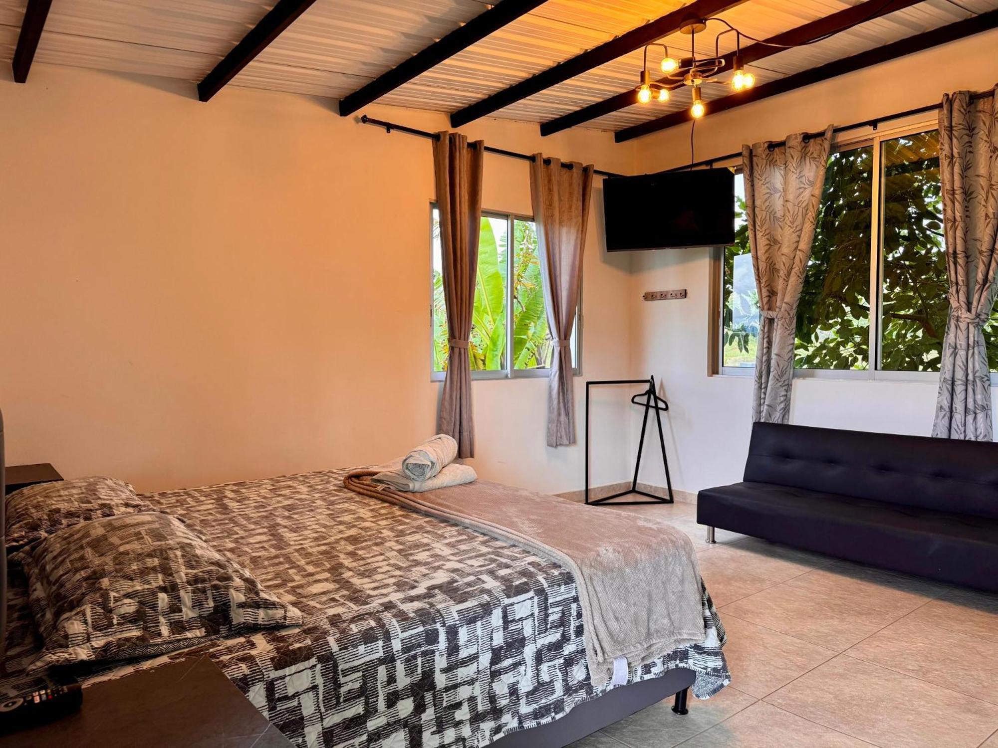 Hotel Campestre Alto Lindo En Guatape Exterior photo
