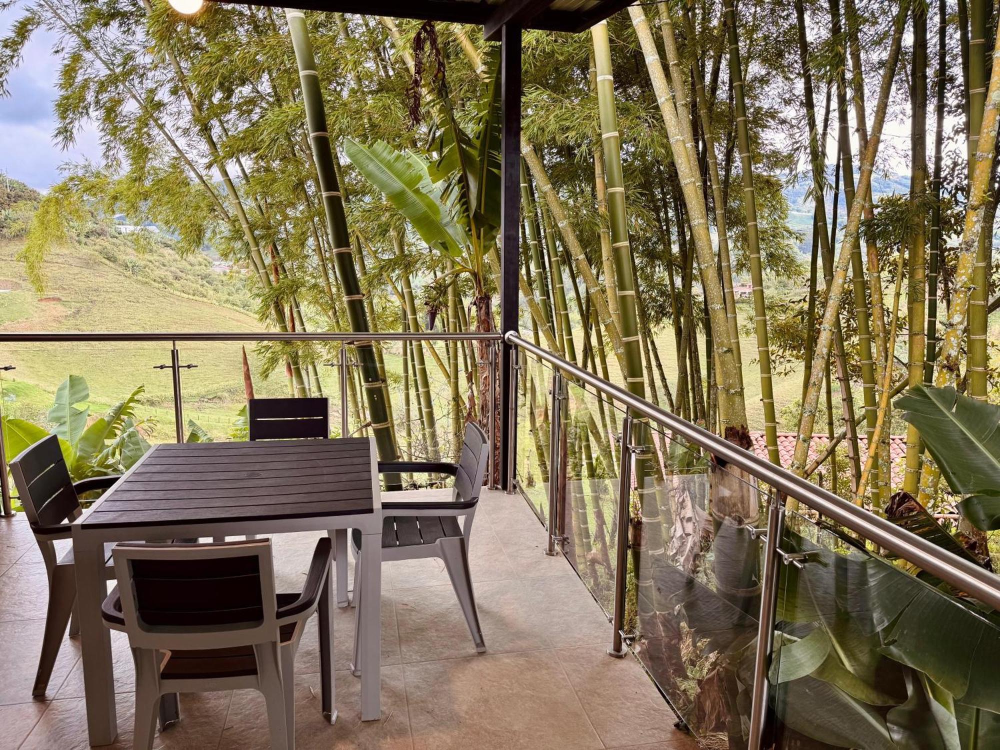 Hotel Campestre Alto Lindo En Guatape Exterior photo