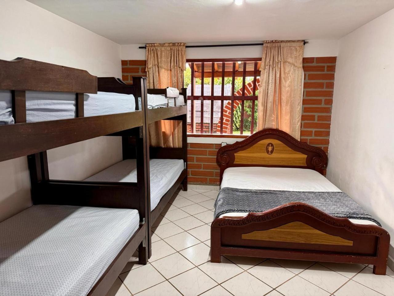 Hotel Campestre Alto Lindo En Guatape Exterior photo