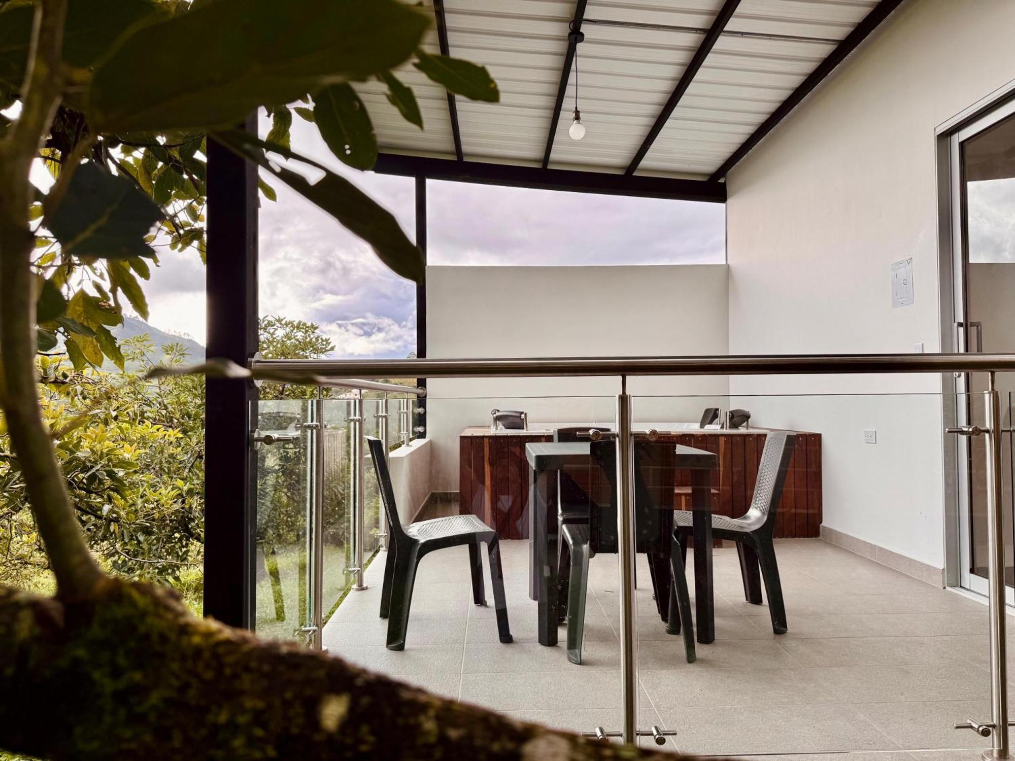 Hotel Campestre Alto Lindo En Guatape Exterior photo