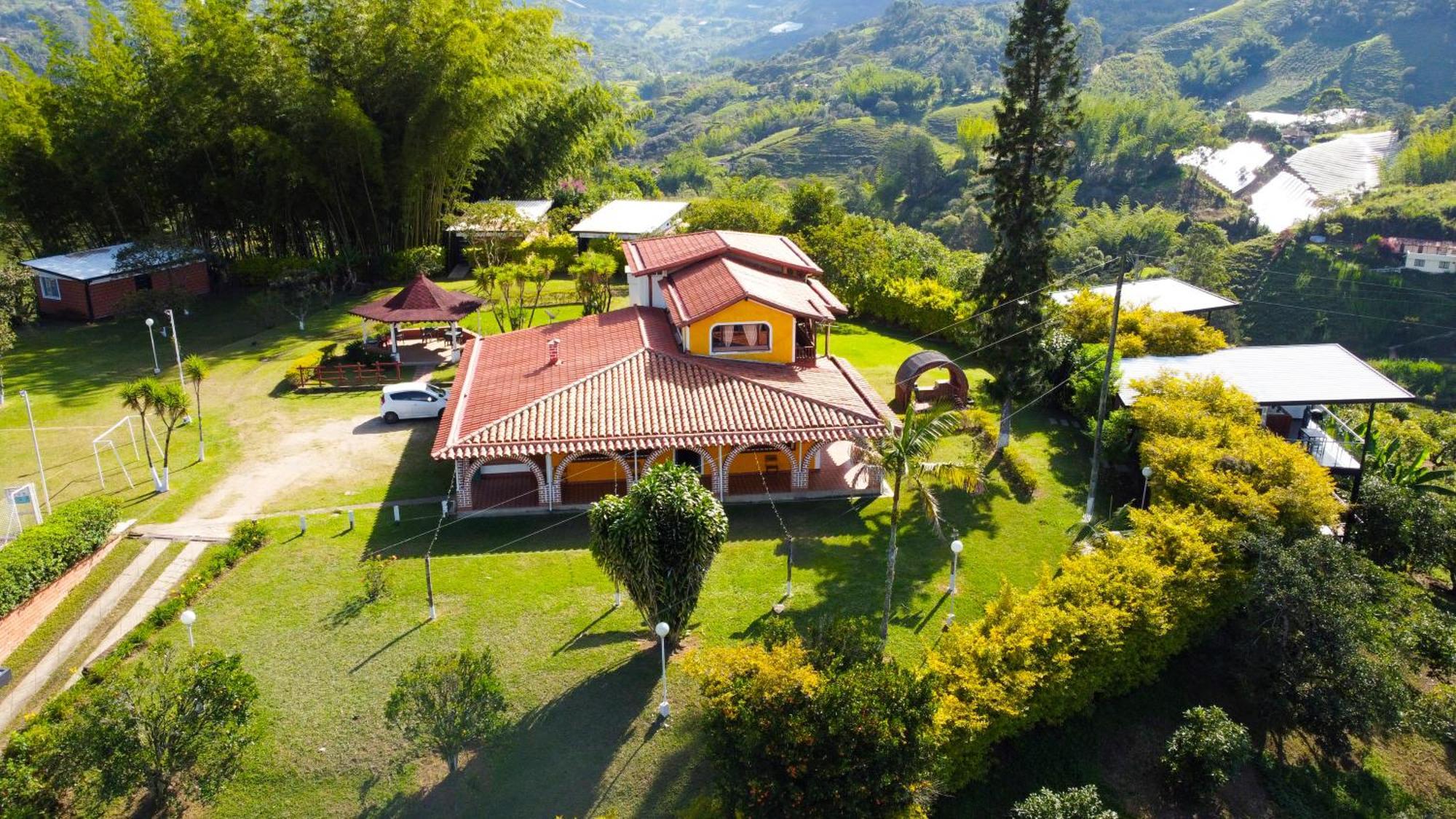 Hotel Campestre Alto Lindo En Guatape Exterior photo