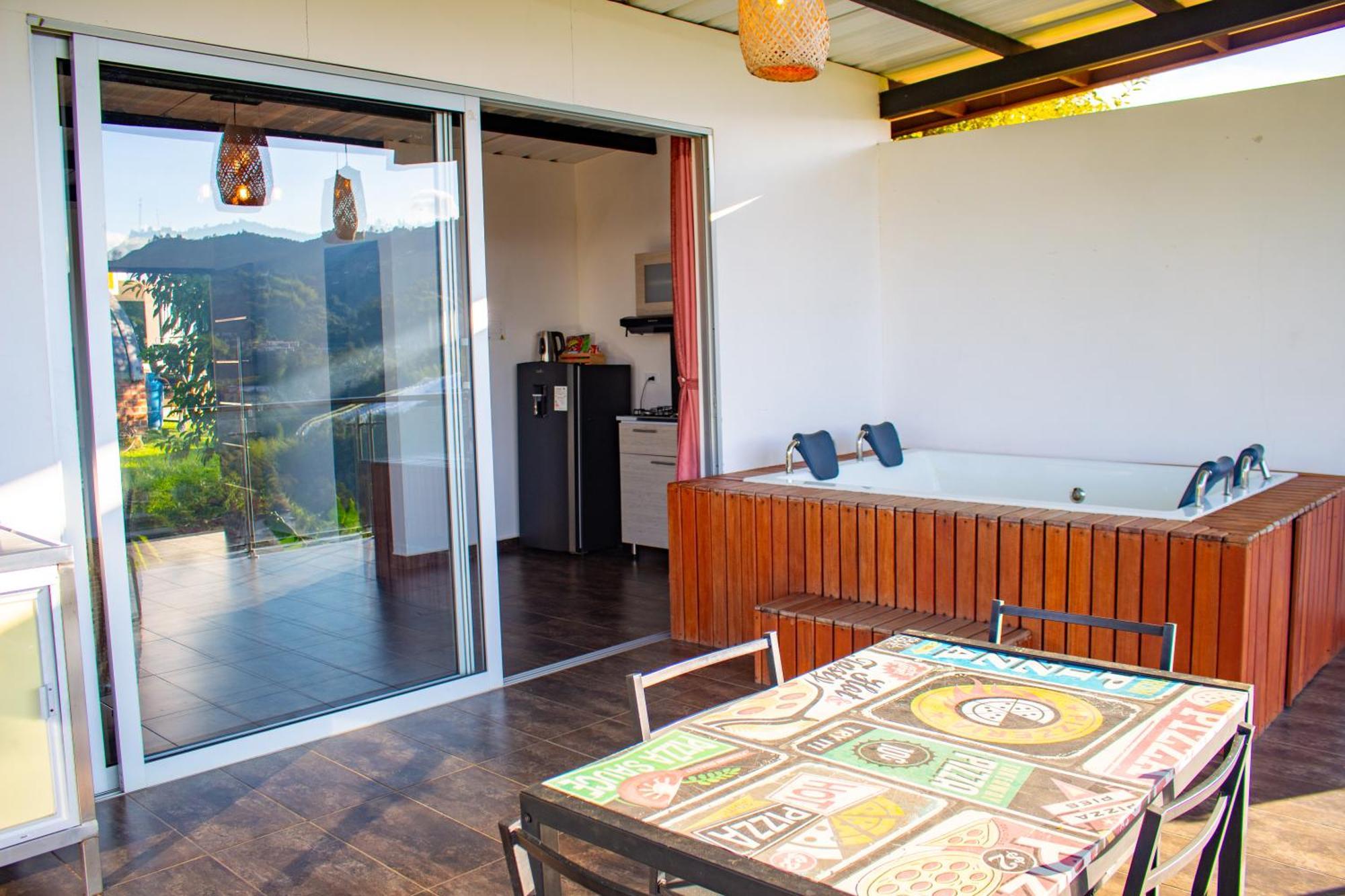 Hotel Campestre Alto Lindo En Guatape Exterior photo