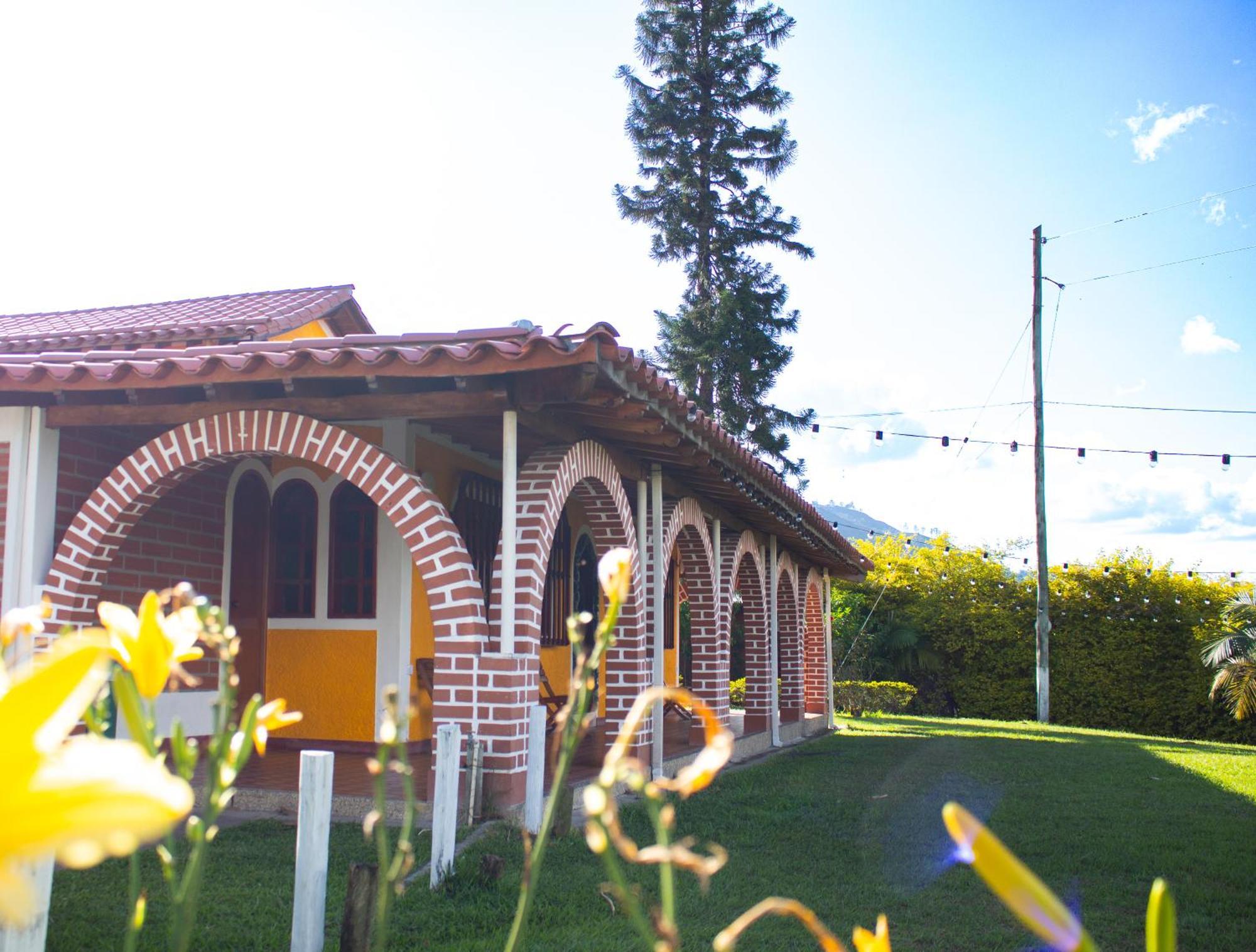 Hotel Campestre Alto Lindo En Guatape Exterior photo